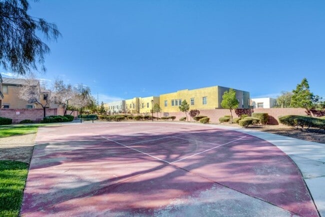 Building Photo - Awesome 3 Bedroom, 2 Story Home in North L...