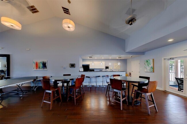 Building Photo - 222 Pompano Dr SE