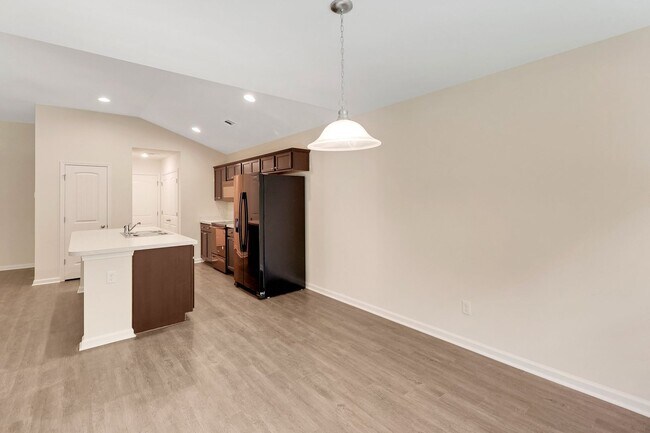 Building Photo - Hartford - Statesboro 3 Bed 2 Bath - Arbor Floor Plan