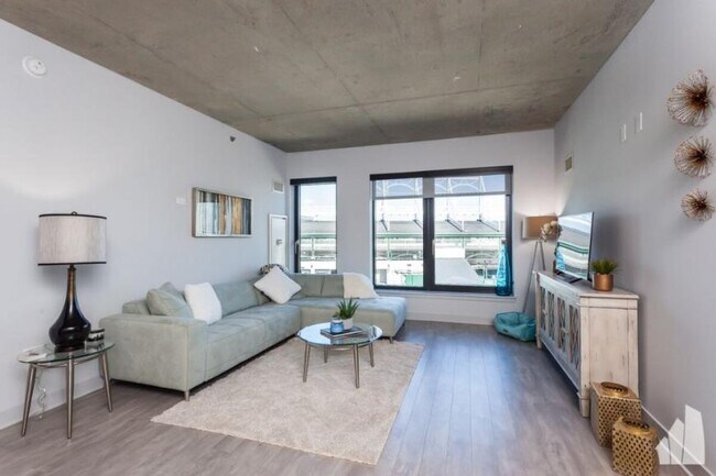 Building Photo - 2 bedroom in CHICAGO IL 60613
