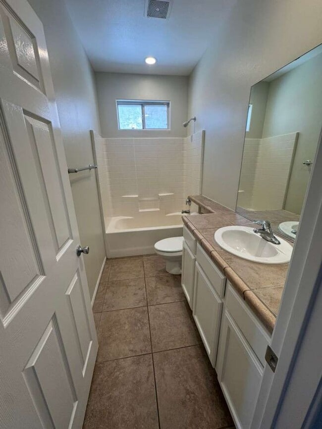 Building Photo - AVAILABLE NOW - $500 off first month rent - 4bd/2ba, 1895 Sq. Ft. Single Family Home with Solar