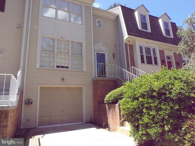 Building Photo - 8305 Ridge Crossing Ln