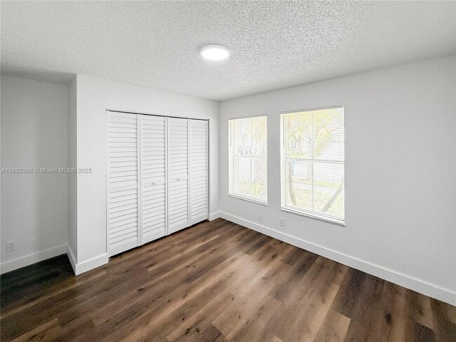 Building Photo - 611 Carrington Ln
