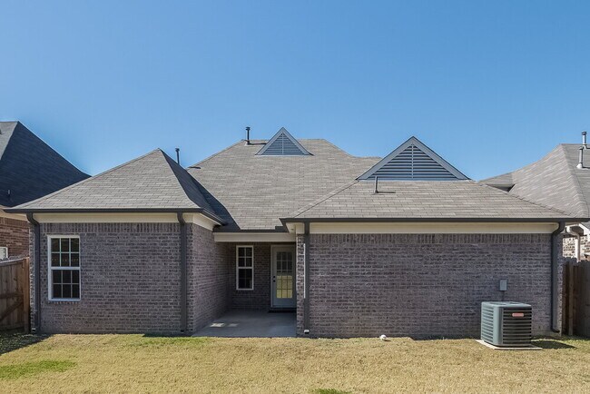 Building Photo - 7892 Ridgedale Dr