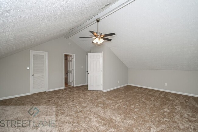 Building Photo - REDUCED!