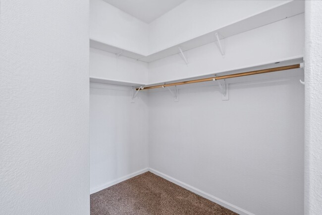 Building Photo - Spacious 3-Bed, 2-Bath Single Level Home