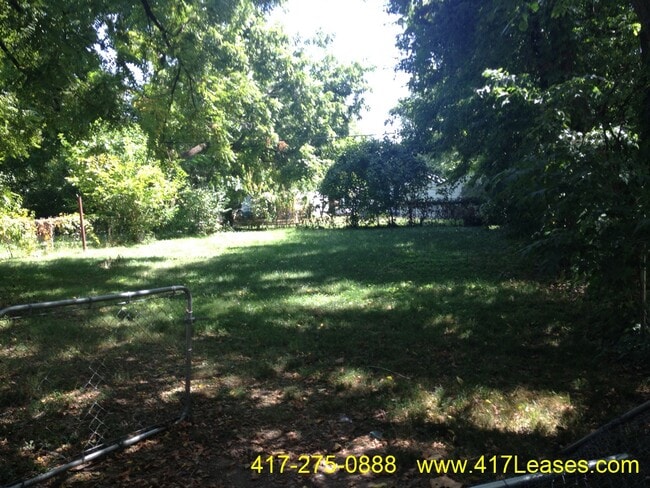 Building Photo - 2126 N Park Ave