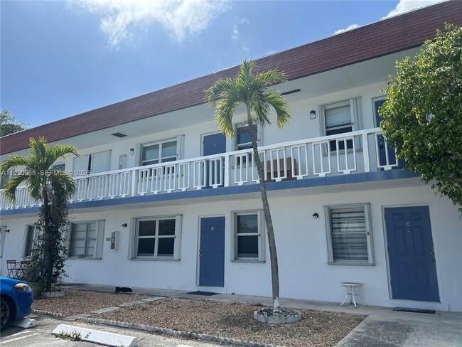 Building Photo - 609 NE 6th Ct