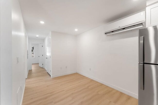 Building Photo - 306 Varick St