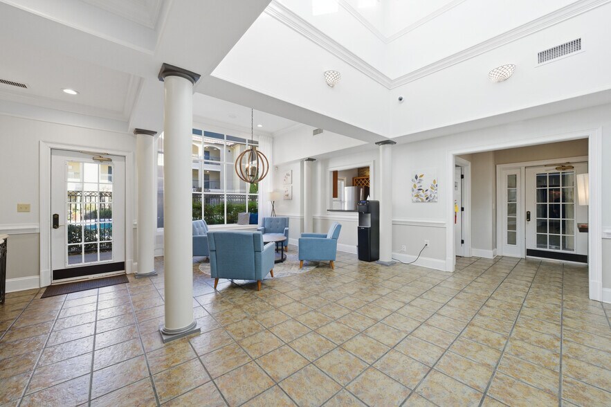 Building Photo - 955 Juniper St NE