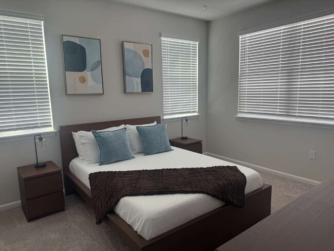 Building Photo - Modern 2-Bedroom Townhome with Garage Park...