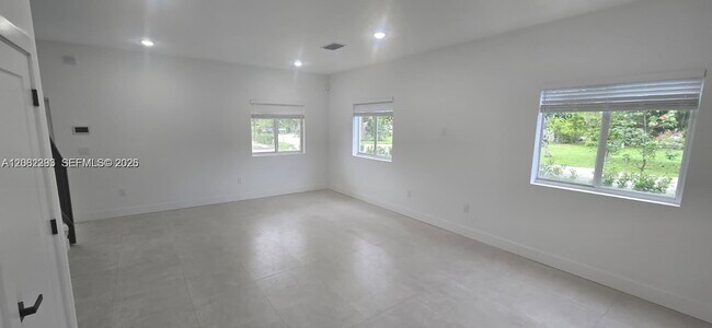 Building Photo - 141 NW 11th St