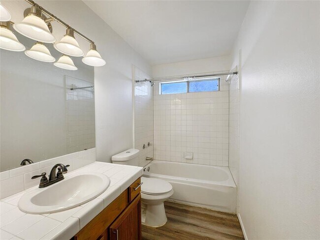 Building Photo - 1901 Holly Springs Dr