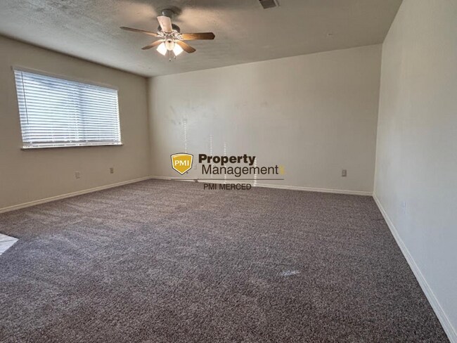 Building Photo - 2 Bedroom House Available Now for $1800!
