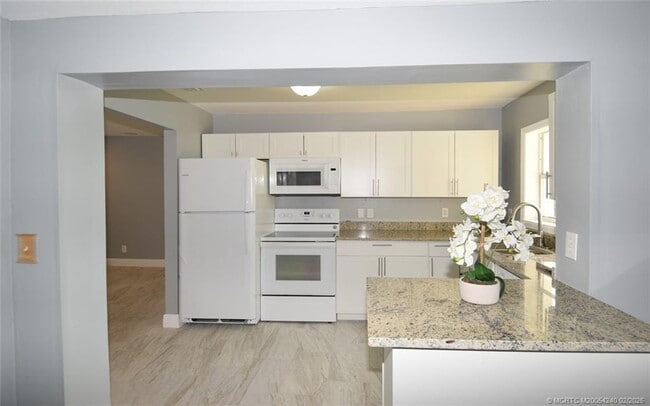 Building Photo - 976 SW 34th Terrace