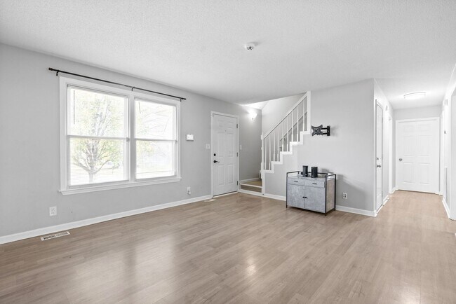 Building Photo - 1804 Palamino Dr