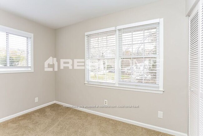 Building Photo - 1585 Plover Road