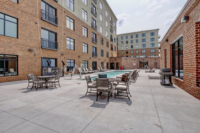 Building Photo - Two bedroom end unit condo with stunning d...