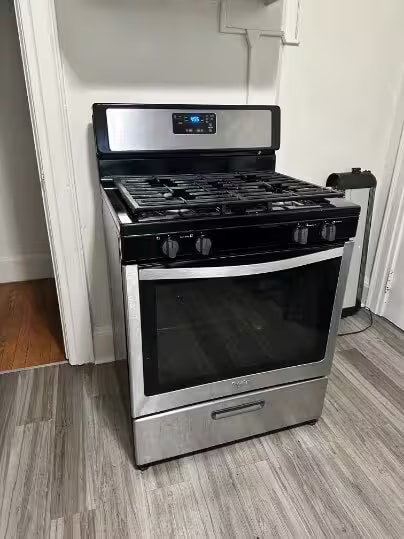 Apt 10 - Lynwood Place