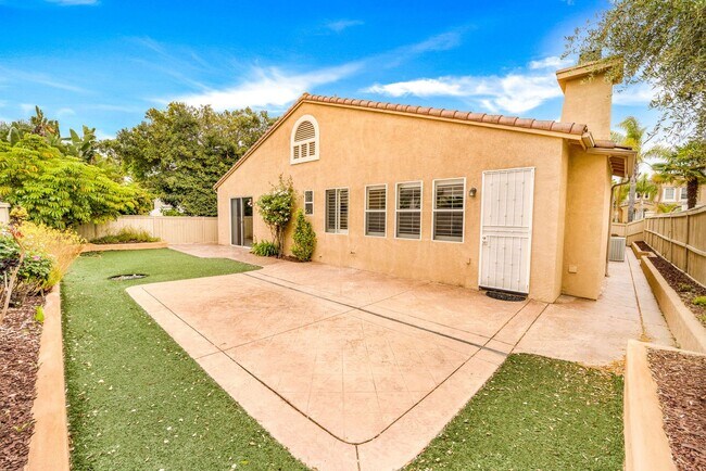 Building Photo - Beautiful & Spacious Single Level Eastlake...