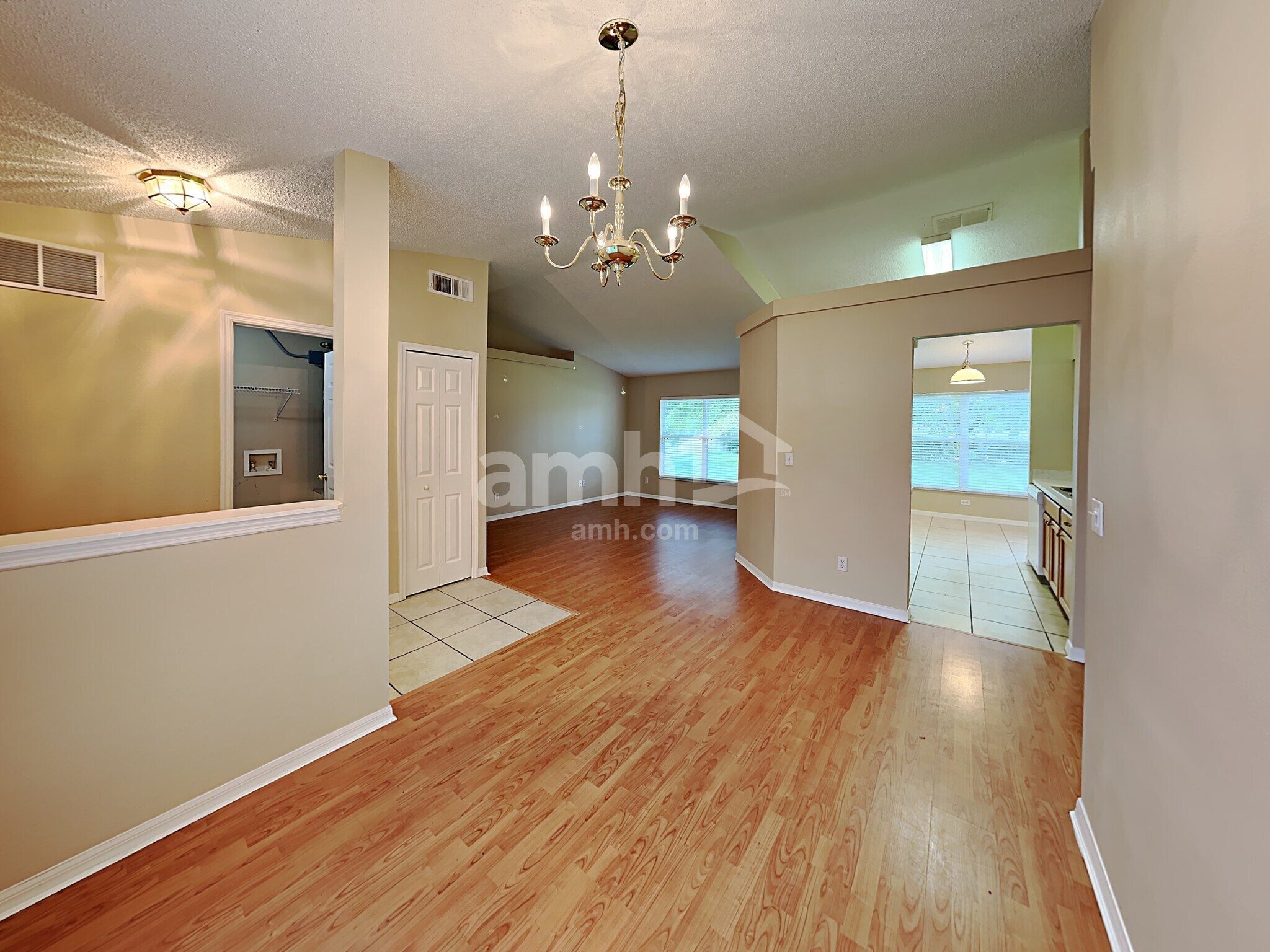 Building Photo - 12131 Woodglen Cir