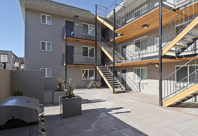 Building Photo - Boutique Apartments