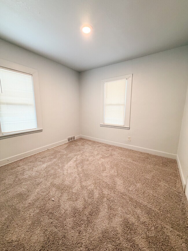 Building Photo - 18919 Riverview St