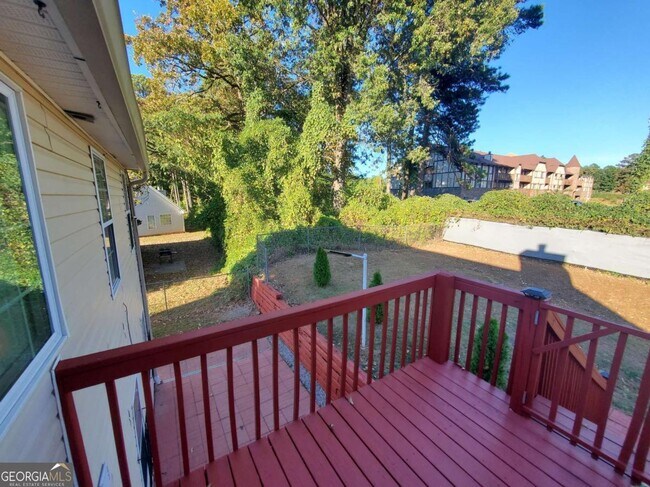 Building Photo - 5450 Twin Lakes Dr