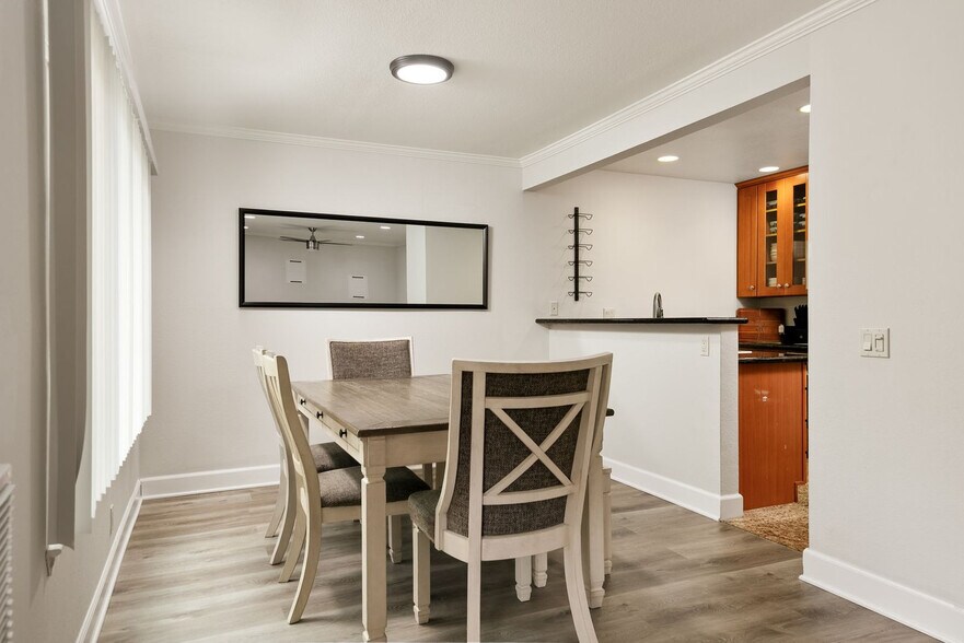 Building Photo - 8503 Villa La Jolla Dr