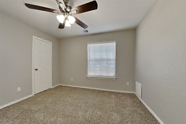 Building Photo - 22003 Avonglen Ln