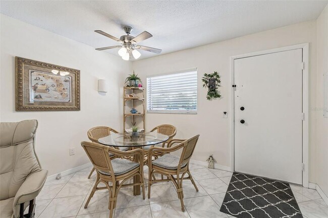 Building Photo - 2750 E Bay Dr