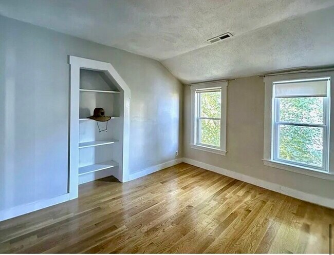 Building Photo - 14 Dow St