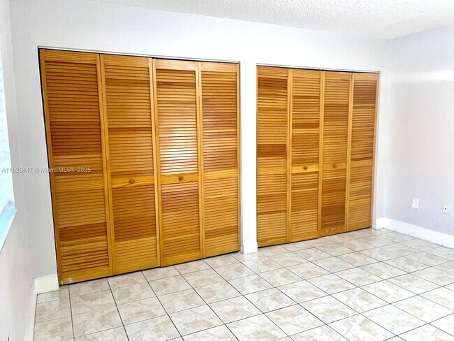 Building Photo - 3264 W 70th St