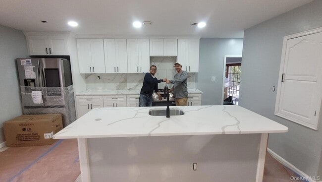 Building Photo - 8 Dee Pl