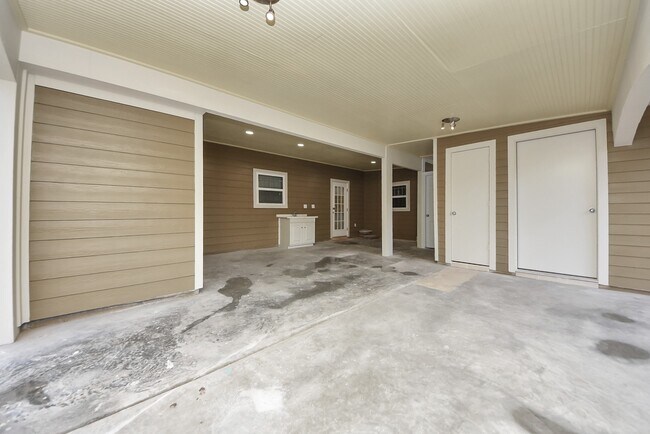 Building Photo - 5326 Heatherbrook Dr