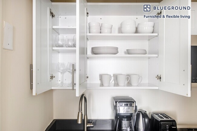 Building Photo - 26 Jane St