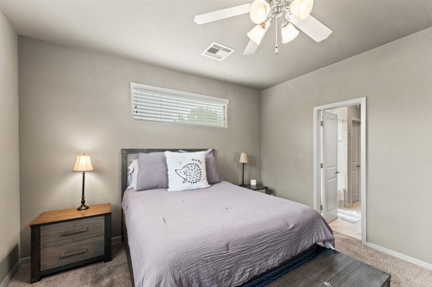 Building Photo - 235 N Lenox St