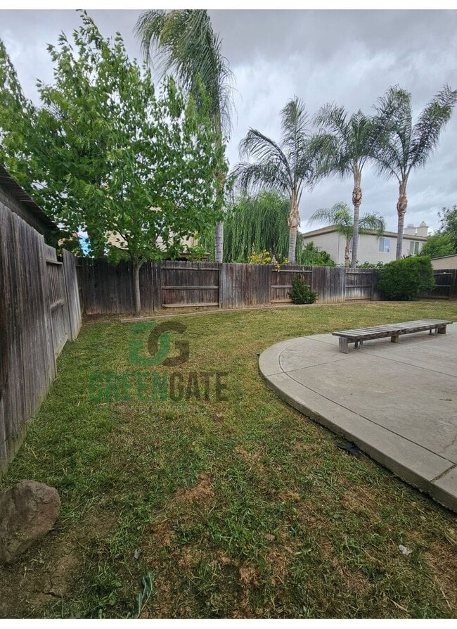 Building Photo - Spacious 4 Bedroom 3 Bath in Patterson! AV...