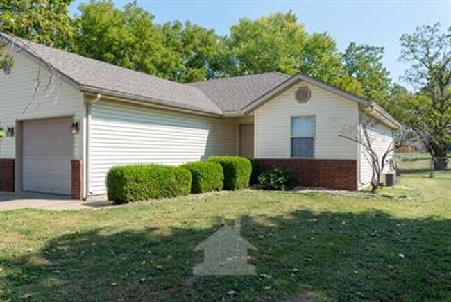 Building Photo - PRE-LEASING! Duplex in Rogersville