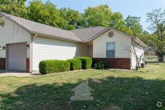 Building Photo - AVAILABLE MID AUGUST - PHOTOS ARE OF SIMIL...