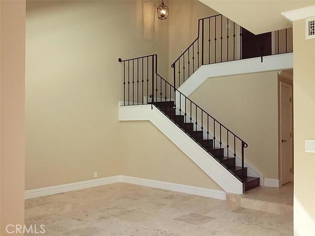 Building Photo - 608 Amber Dr