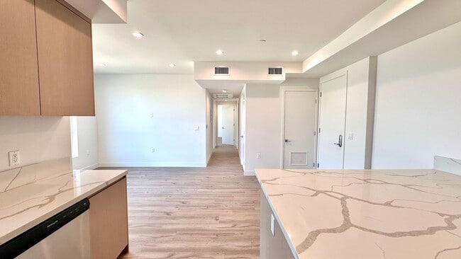 Building Photo - Luxury NoHo Brand New Units!