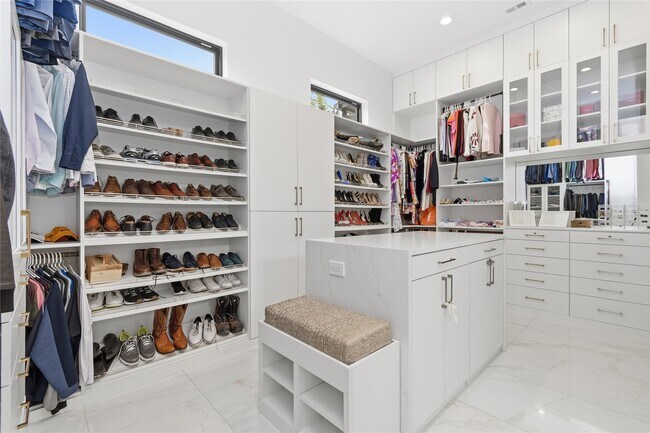 Building Photo - 13034 Memorial Dr