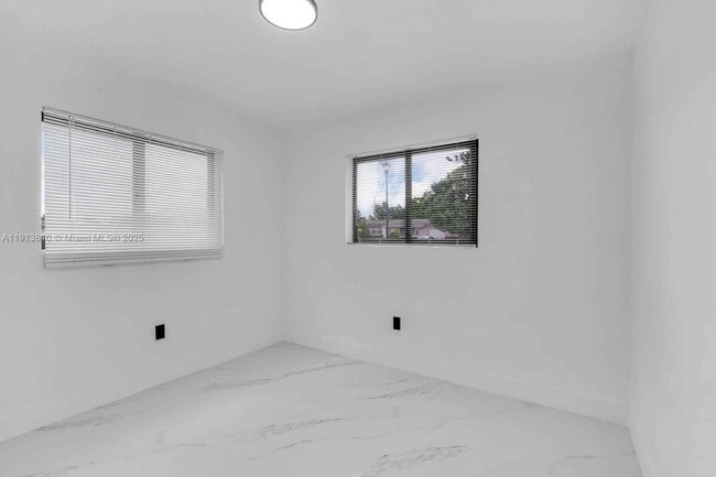 Building Photo - 1041 NW 199th St