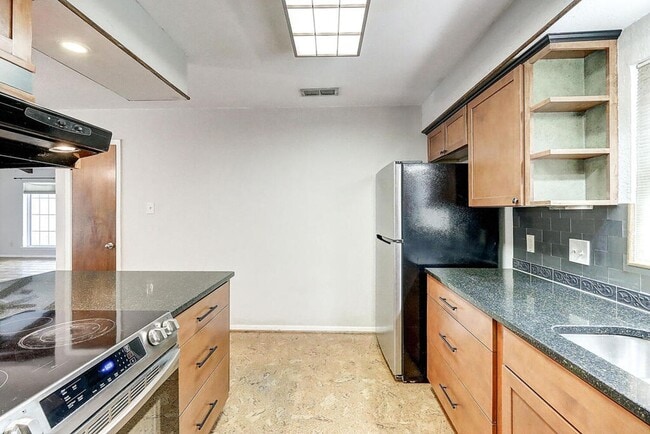 Building Photo - 3121 Seafoam Dr