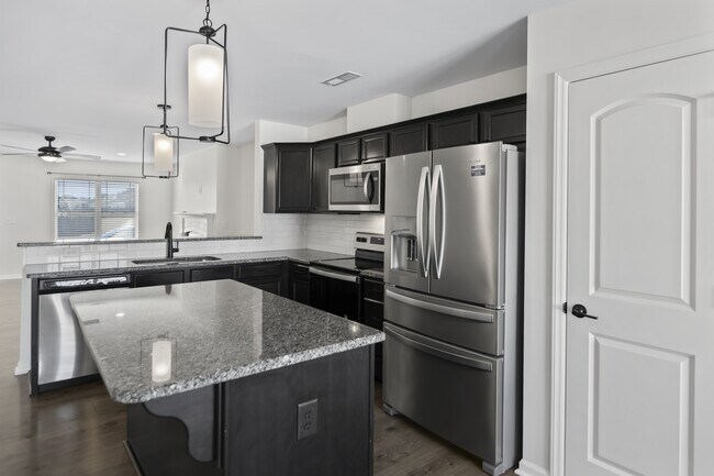 Building Photo - 704 Jade Ln