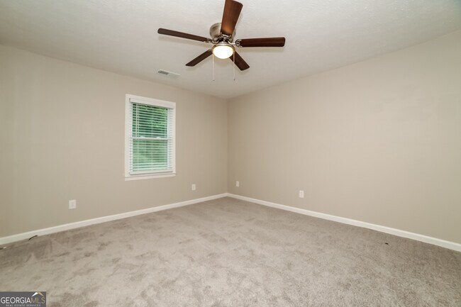 Building Photo - 8218 Lakeview Dr SW