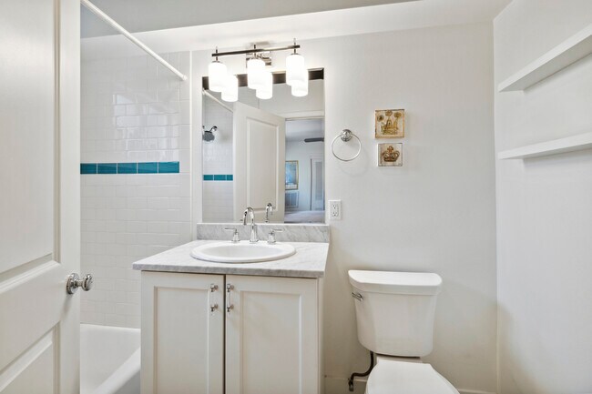 Building Photo - 2833 St Charles Ave