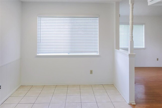 Building Photo - 2802 Heritage Bend Dr