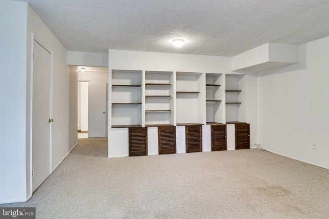 Building Photo - 9911 Whitewater Dr